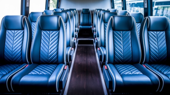 deltona 15 passenger minibus rental